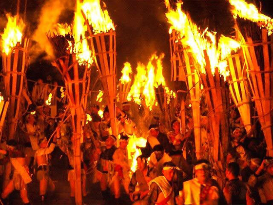 由岐神社例祭　鞍馬の火祭のトップ画像